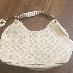 CREAM LV PURSE